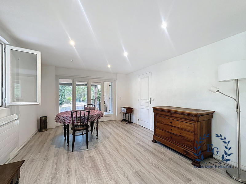 Maison - 216 m² - 7 pièces