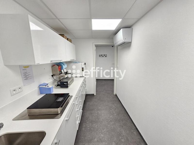 Bureau - 70 m² - 5 pièces