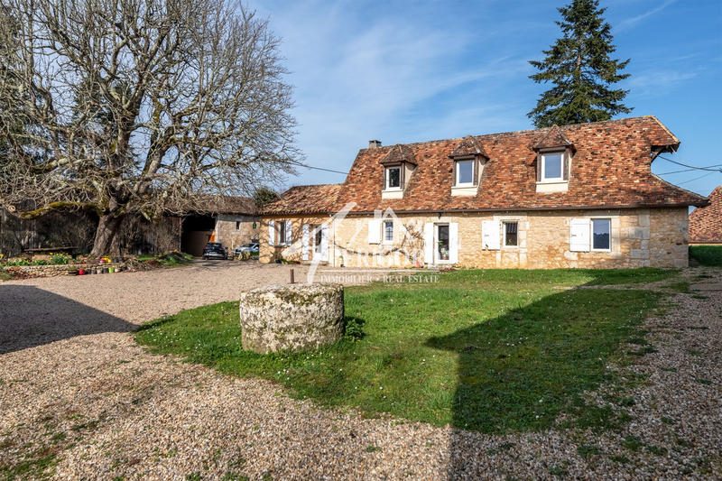 Maison - 210 m² - 10 pièces