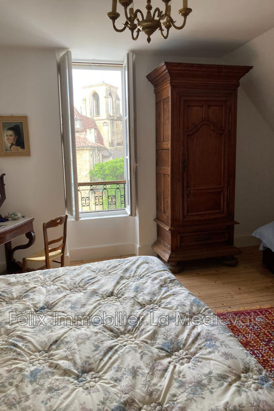 Maison - 240 m² - 6 pièces