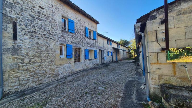 Maison - 239 m² - 8 pièces