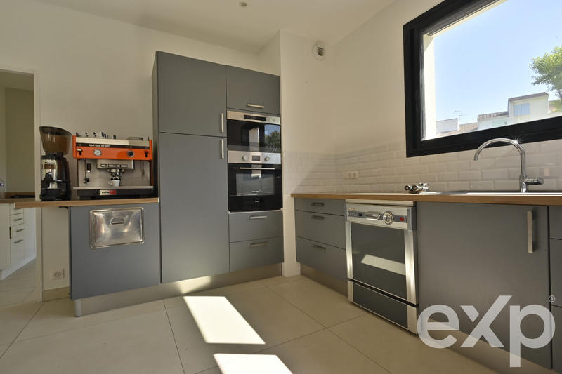 Maison - 202 m² - 5 pièces