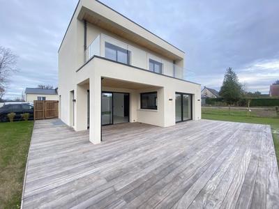 Maison - 170 m² - 5 pièces