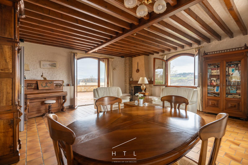 Maison - 233 m² - 5 pièces