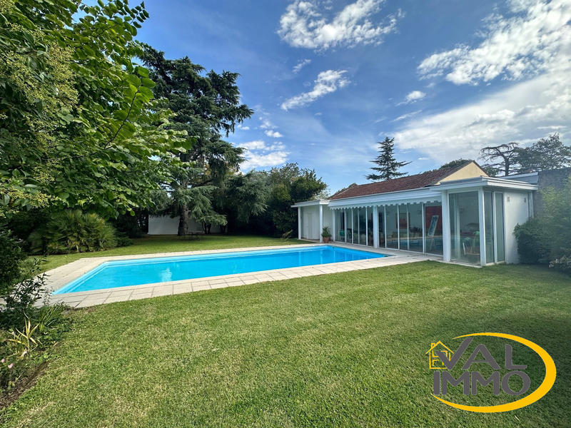 Maison - 270 m² - 7 pièces