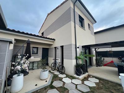 Maison - 96 m² - 4 pièces