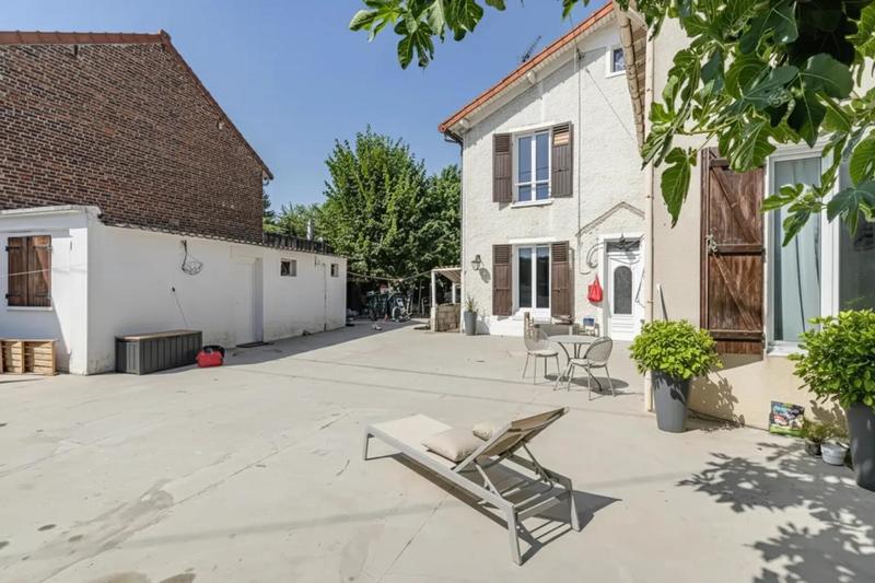 Maison - 140 m² - 5 pièces