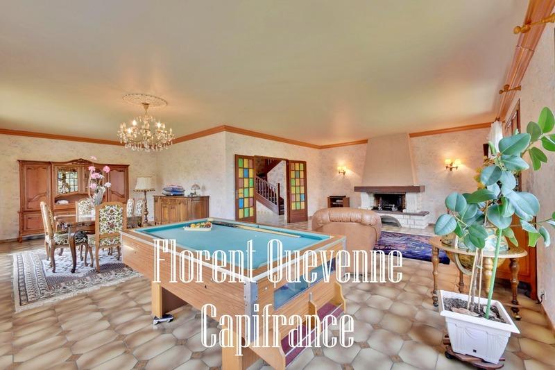 Maison - 228 m² - 8 pièces