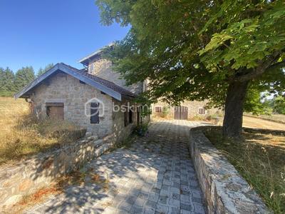 Maison traditionnelle - 380 m² - 7 pièces