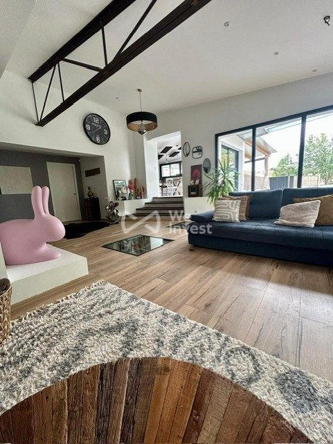 Maison - 293 m² - 6 pièces