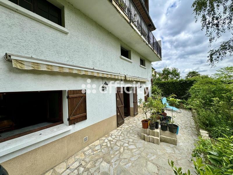 Maison - 200 m² - 10 pièces