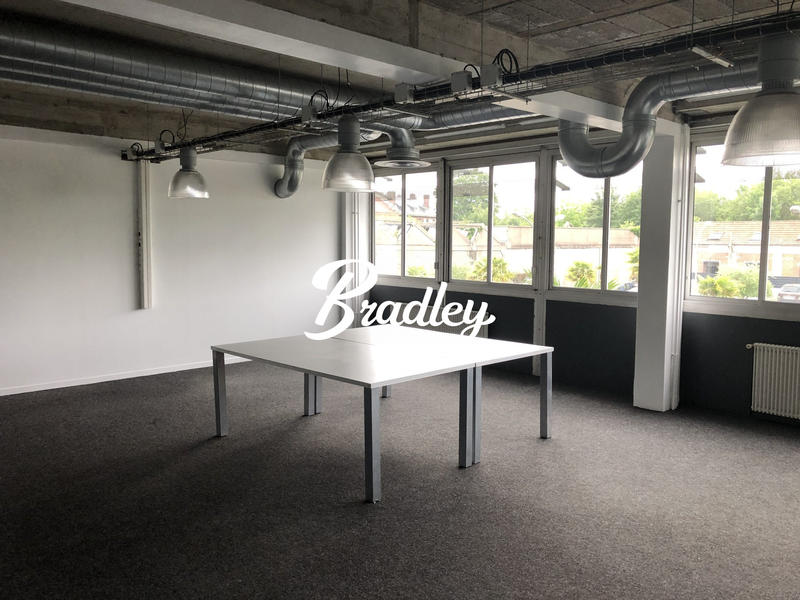 Bureau - 472 m²