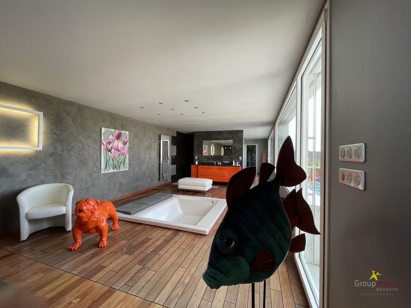 Maison - 244 m² - 9 pièces