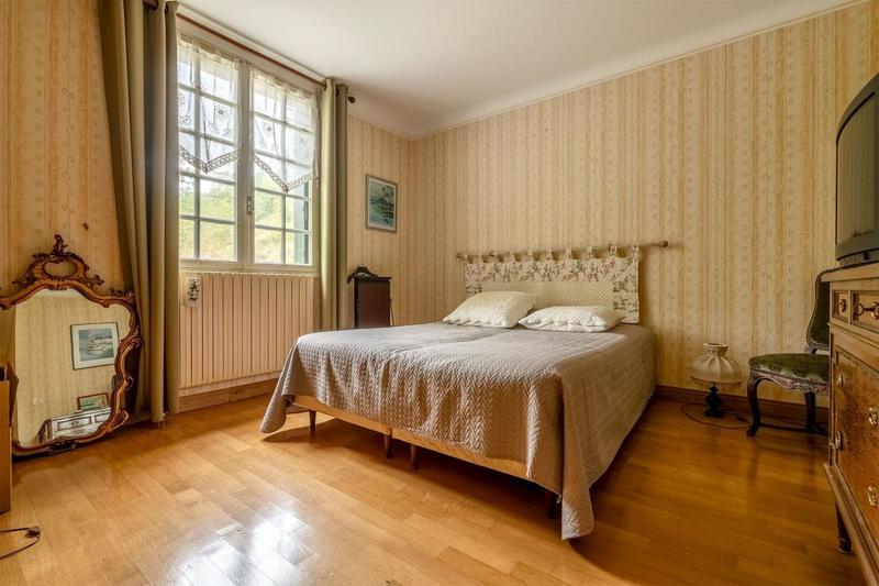 Maison - 307 m² - 11 pièces