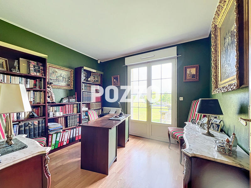 Maison - 255 m² - 8 pièces