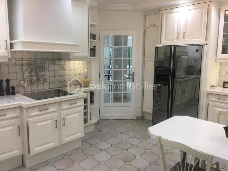 Demeure - 324 m² - 8 pièces