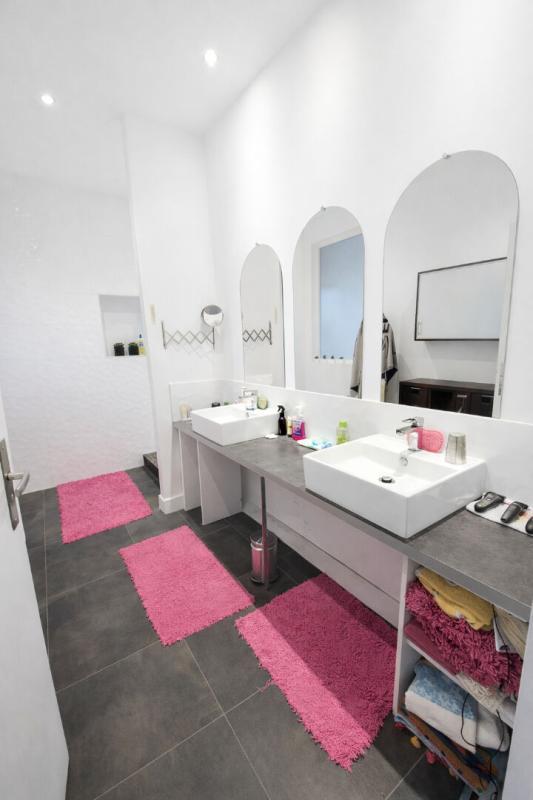 Maison - 220 m² - 6 pièces