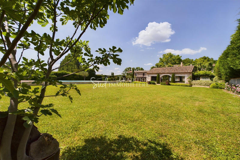 Maison - 400 m² - 9 pièces