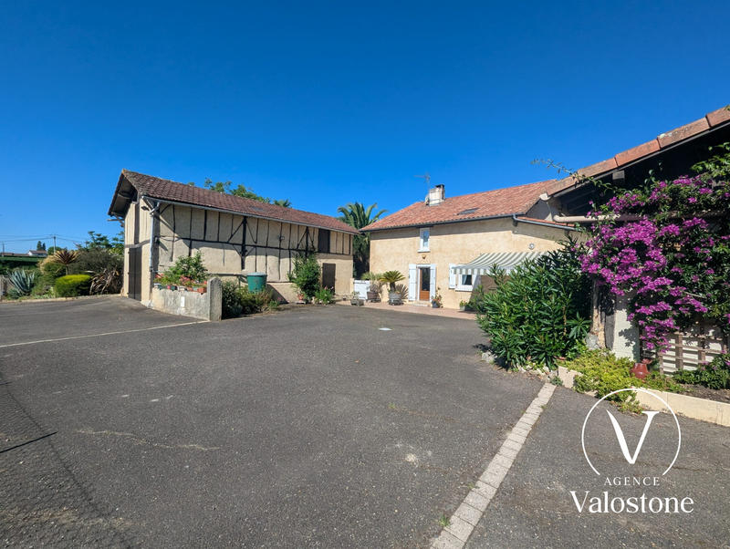 Maison traditionnelle - 188 m² - 7 pièces