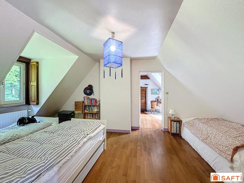 Maison - 210 m² - 7 pièces