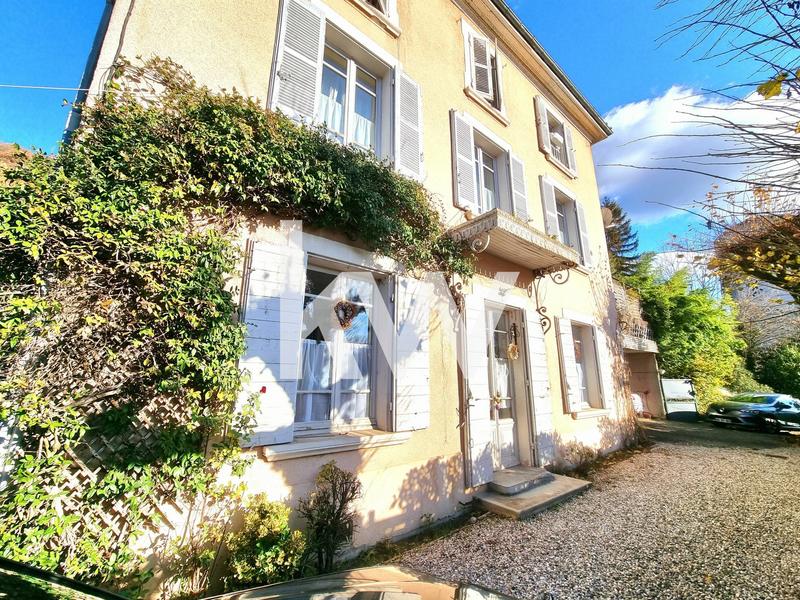 Maison - 280 m² - 11 pièces