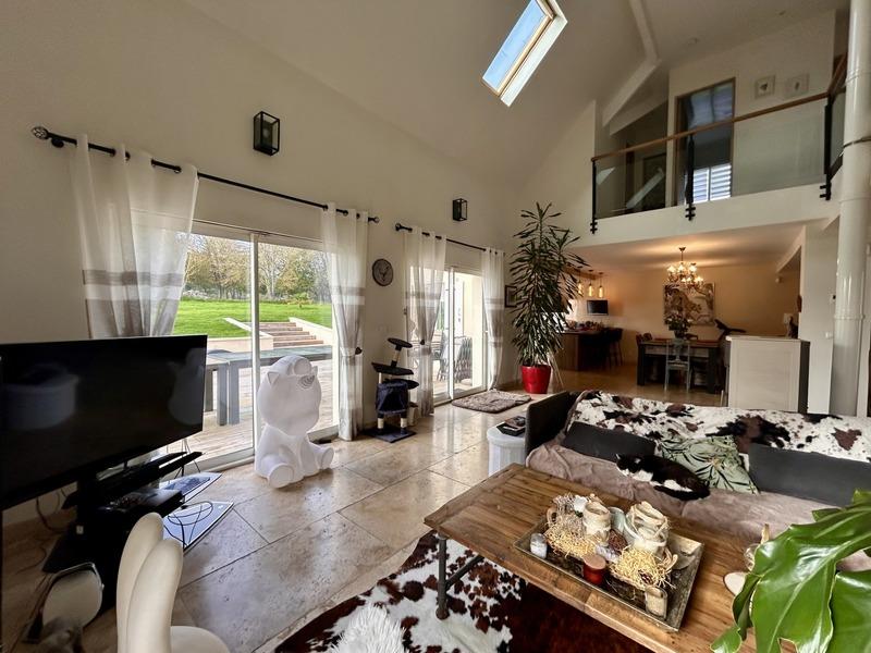 Pavillon - 181 m² - 7 pièces