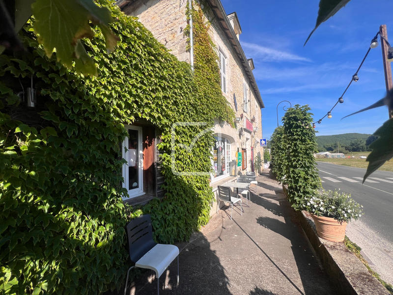 Maison de village - 250 m² - 10 pièces