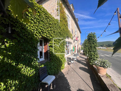 Maison de village - 250 m² - 10 pièces