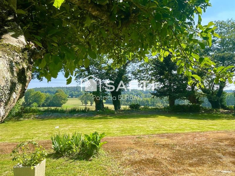 Maison - 234 m² - 8 pièces