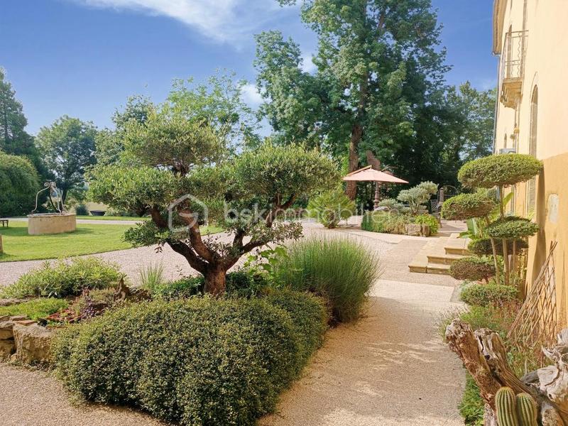 Château - 1 540 m² - 33 pièces