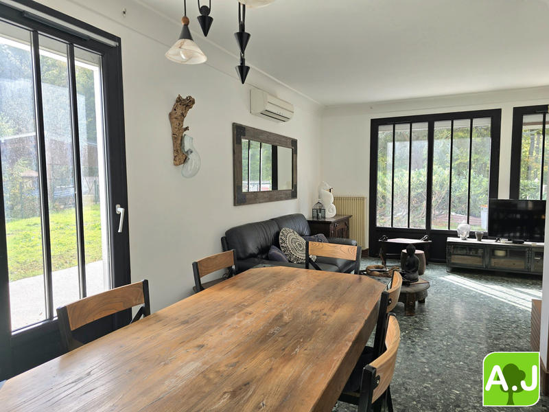 Maison traditionnelle - 131 m² - 6 pièces