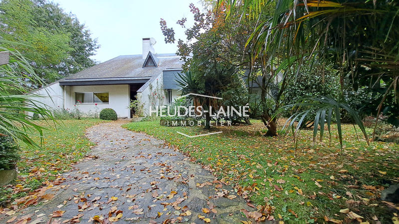 Maison - 225 m² - 7 pièces