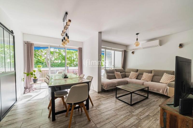 Appartement - 85 m² - 5 pièces