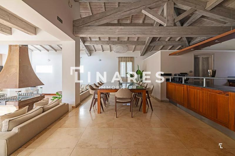 Maison - 360 m² - 5 pièces