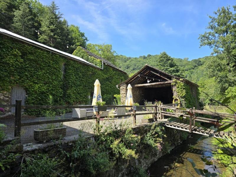 Moulin - 198 m² - 6 pièces