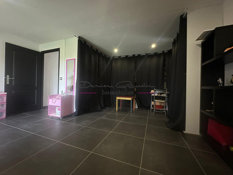 Maison - 245 m² - 8 pièces