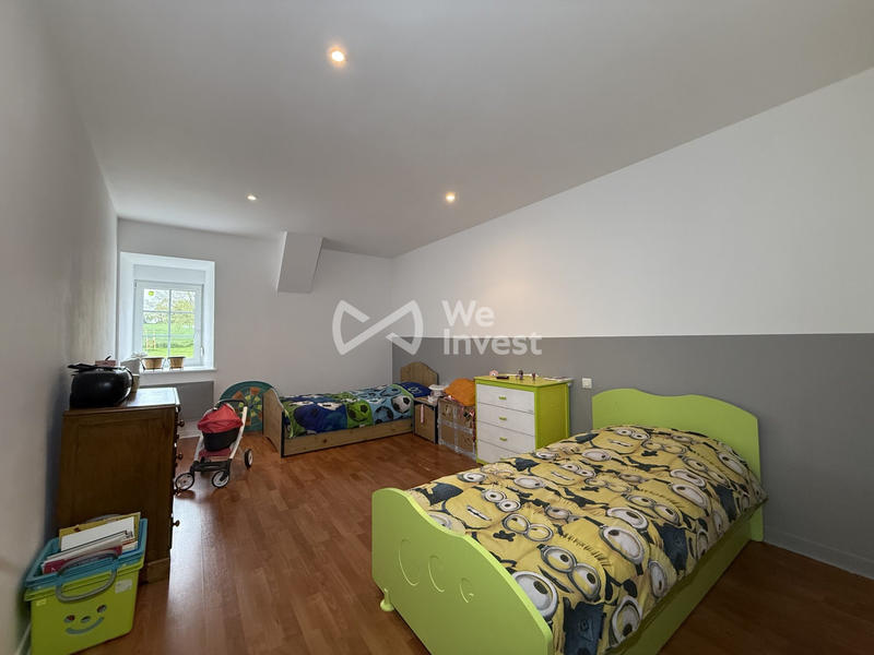 Maison - 270 m² - 9 pièces