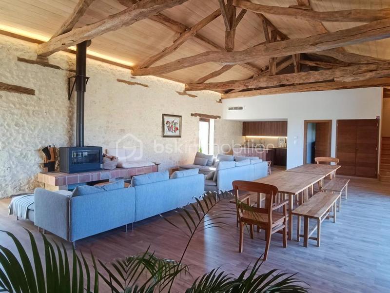 Château - 1 307 m² - 22 pièces