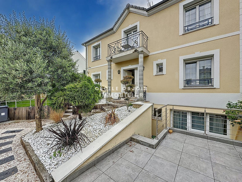 Maison contemporaine - 160 m² - 6 pièces