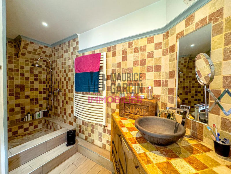 Maison - 228 m² - 5 pièces