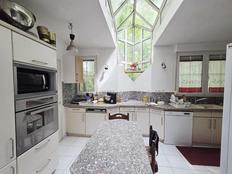 Maison - 247 m² - 7 pièces