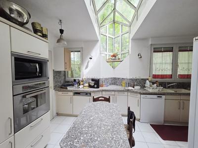 Maison - 247 m² - 7 pièces