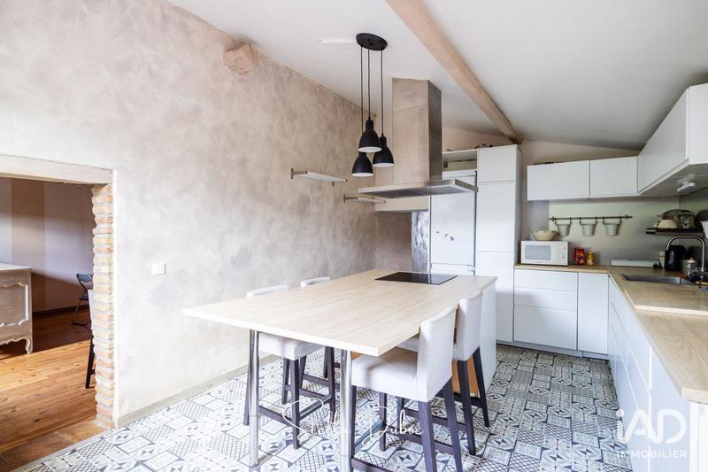 Maison - 239 m² - 8 pièces