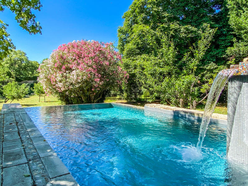 Propriété - 300 m² - 8 pièces