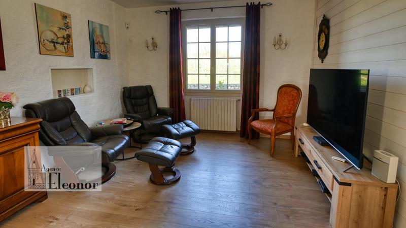 Maison - 208 m² - 9 pièces