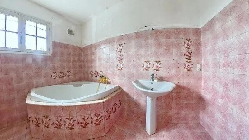 Maison - 248 m² - 8 pièces