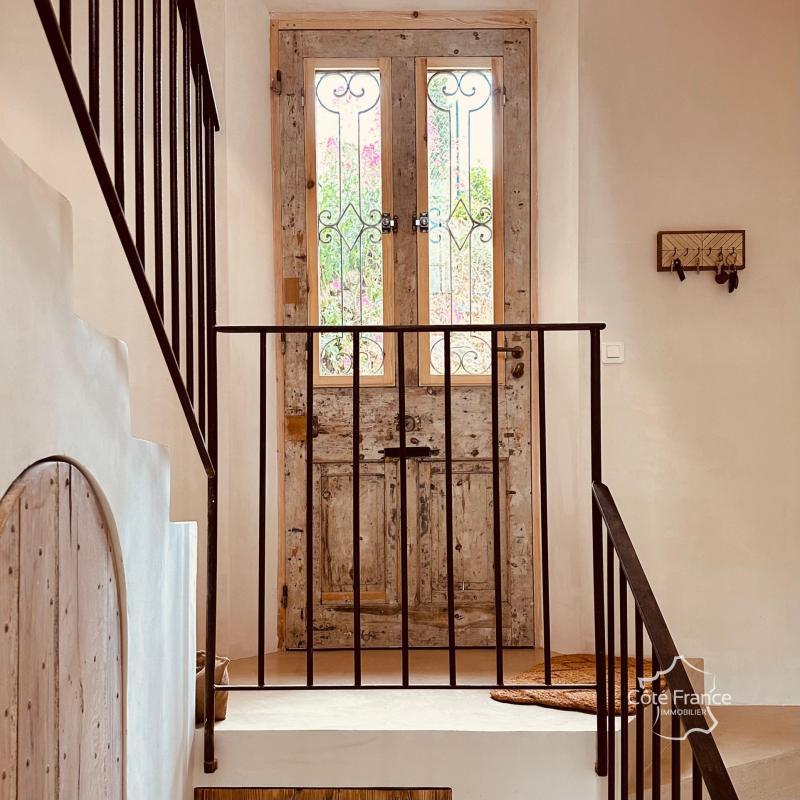 Villa - 239 m² - 9 pièces