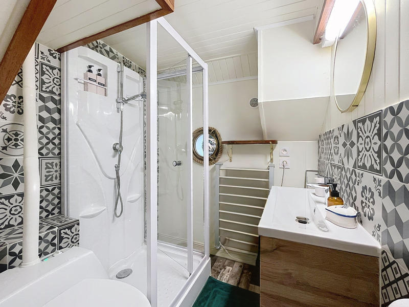 Péniche - 164 m² - 6 pièces