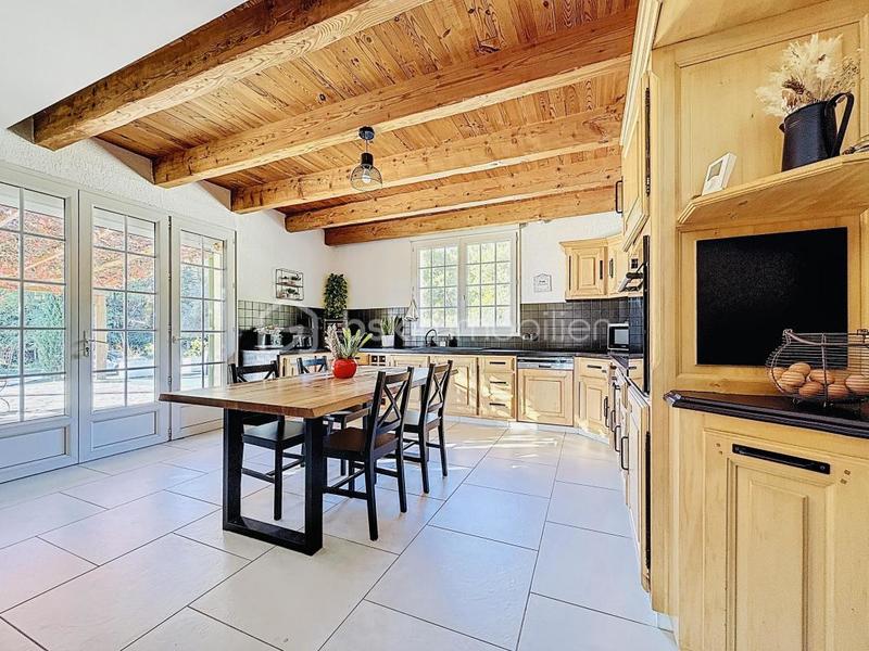 Maison - 285 m² - 10 pièces