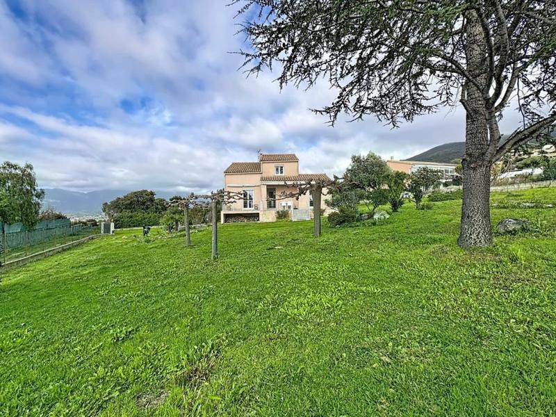 Maison - 101 m² - 4 pièces